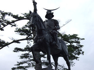 青葉城・正宗公銅像