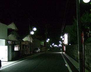 夜の吉岡の宿場